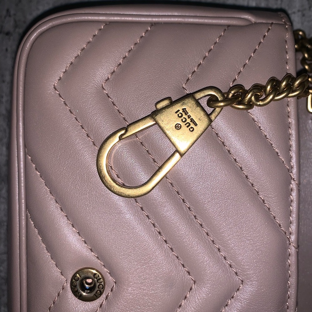 Gucci GG Marmont Matelassé Super Mini Bag - Picture 5 of 8